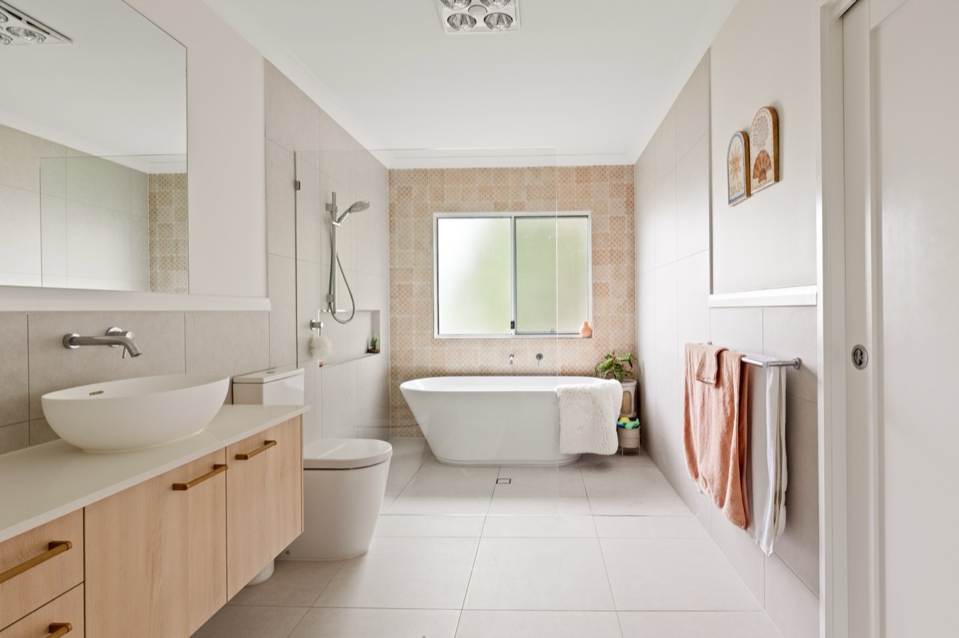 Freestanding bath, Shorncliffe